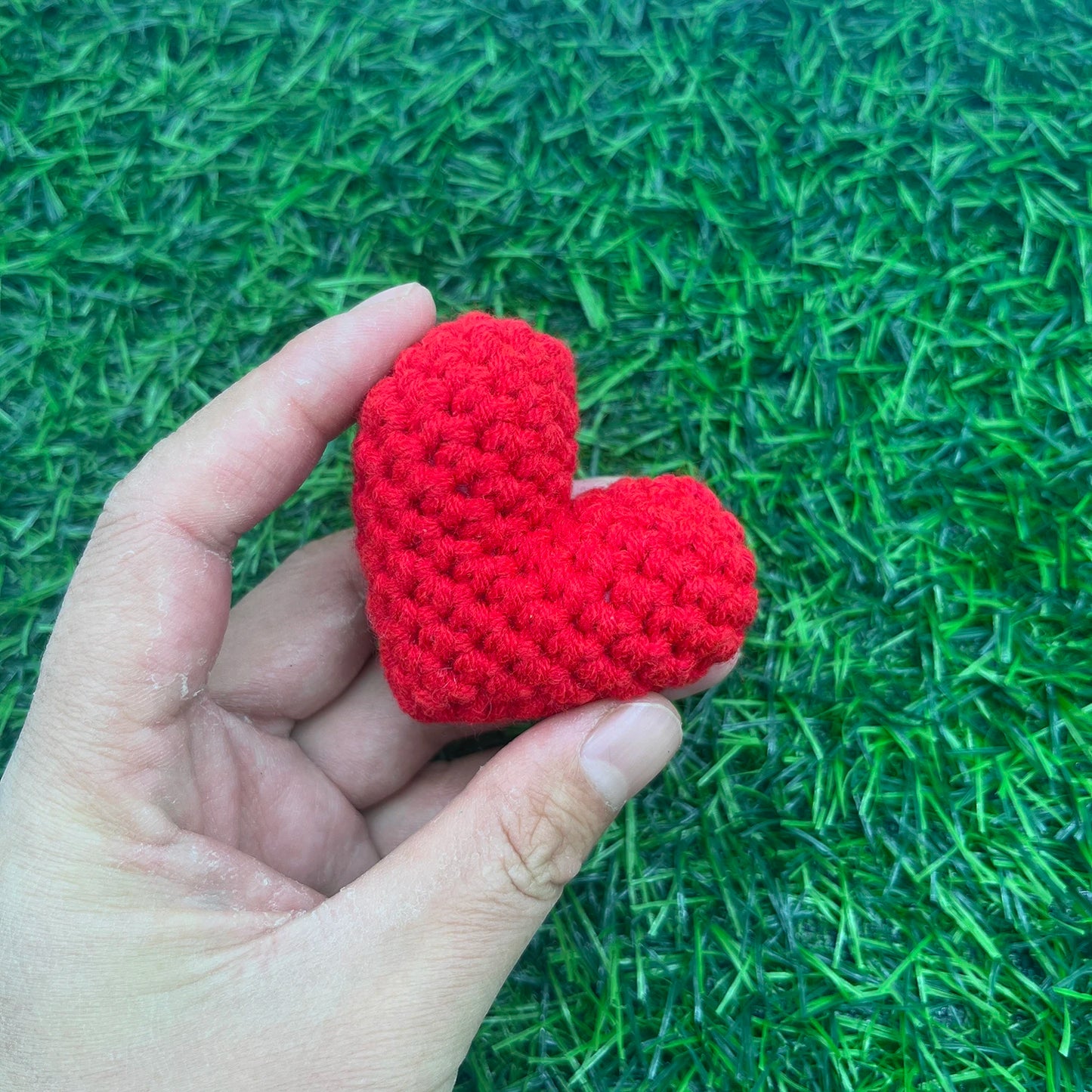 Creative Red Heart Brooches For Couple Romantic Love Heart Resin Pin Knitted Decorative Lapel Pins Lovers' Gift Clothes Accessor