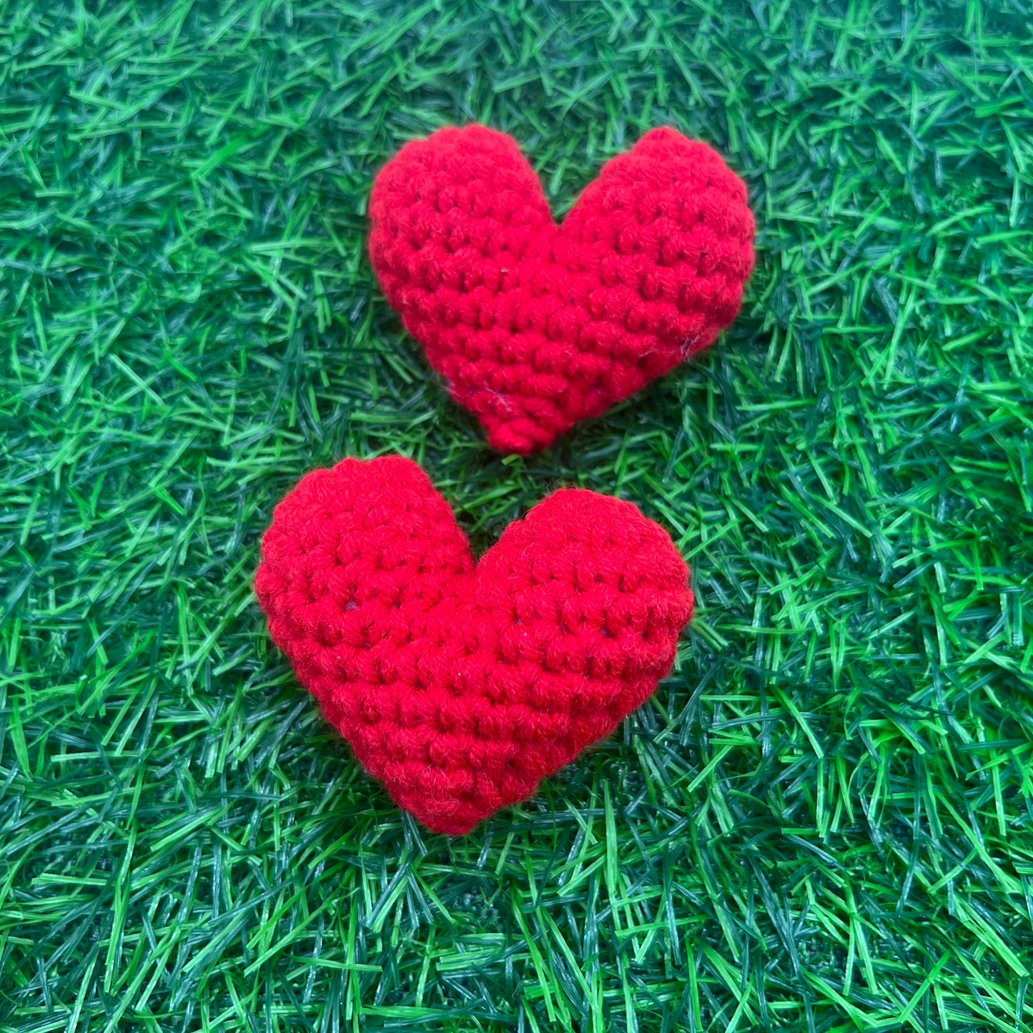 Creative Red Heart Brooches For Couple Romantic Love Heart Resin Pin Knitted Decorative Lapel Pins Lovers' Gift Clothes Accessor