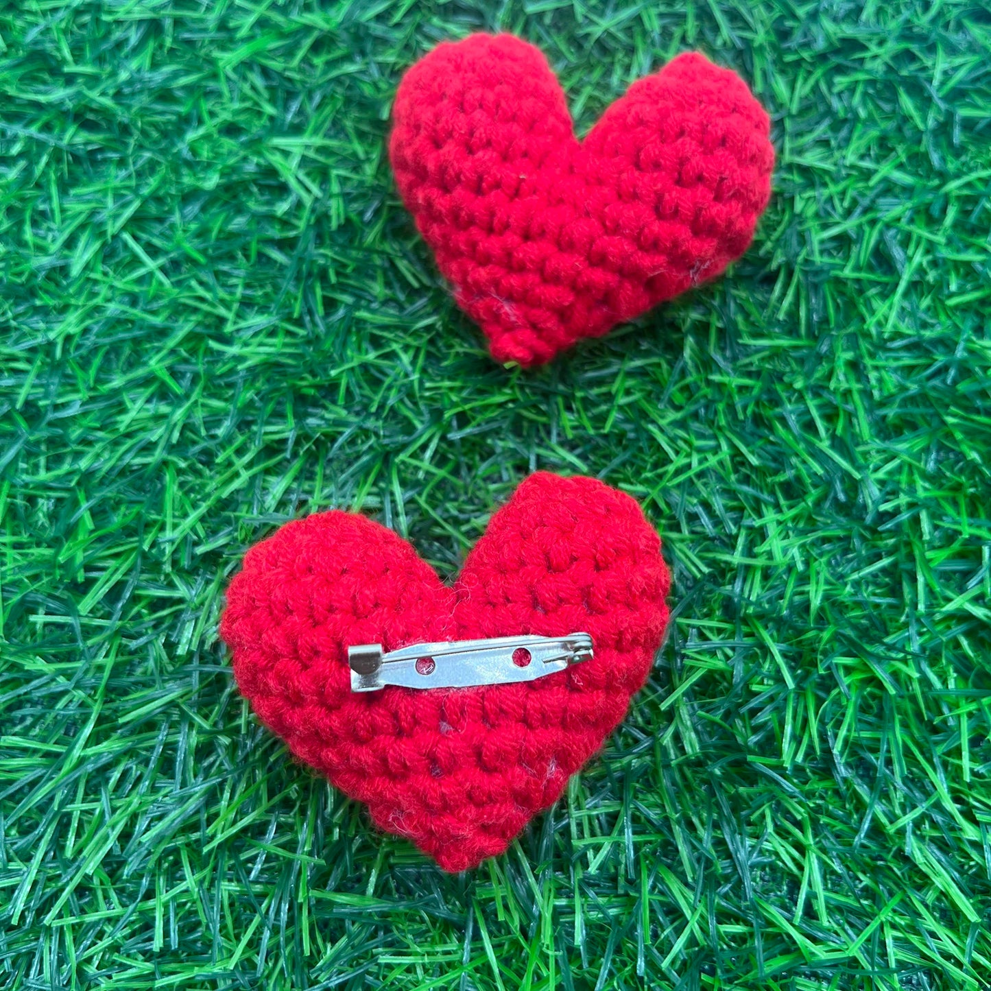 Creative Red Heart Brooches For Couple Romantic Love Heart Resin Pin Knitted Decorative Lapel Pins Lovers' Gift Clothes Accessor